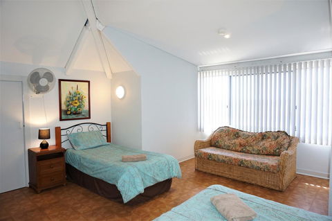 Osprey Holiday Village Unit 108 - Accommodation Redcliffe 9