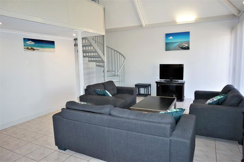 Osprey Holiday Village Unit 108 - Accommodation Redcliffe 4