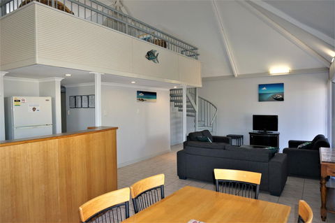 Osprey Holiday Village Unit 108 - Accommodation Redcliffe 0