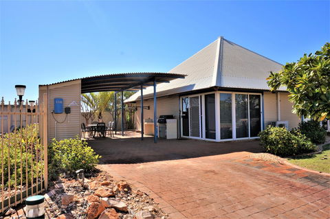 Osprey Holiday Village Unit 108 - Accommodation Redcliffe 1
