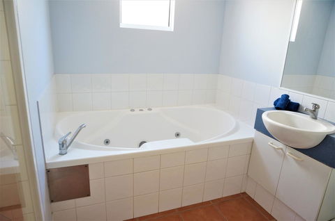 Osprey Holiday Village Unit 118 - Accommodation Redcliffe 9