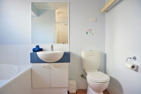 Osprey Holiday Village Unit 118 - Accommodation Redcliffe 11