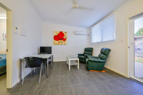 Getaway Villas Unit 384 - Accommodation Redcliffe 2