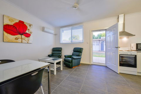 Getaway Villas Unit 384 - Accommodation Redcliffe 3