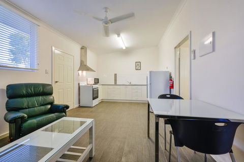 Getaway Villas Unit 384 - Accommodation Redcliffe 4