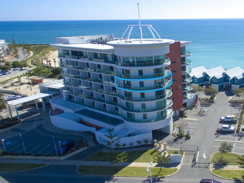 A 406 FANTASTIC OCEAN BEACH And MARINA VIEW APT - MANDURAH - Accommodation Redcliffe 24