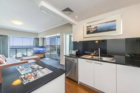 A 406 FANTASTIC OCEAN BEACH And MARINA VIEW APT - MANDURAH - Accommodation Redcliffe 18