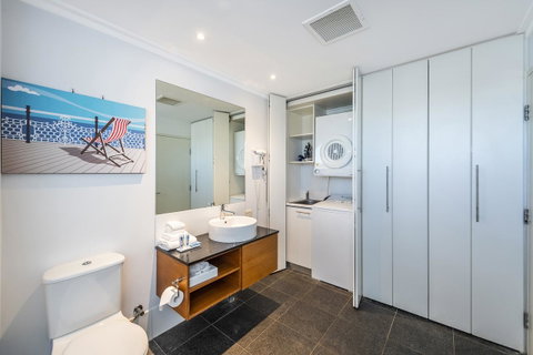A 406 FANTASTIC OCEAN BEACH And MARINA VIEW APT - MANDURAH - Accommodation Redcliffe 15