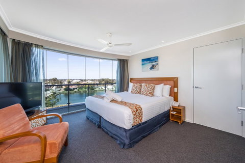 A 406 FANTASTIC OCEAN BEACH And MARINA VIEW APT - MANDURAH - Accommodation Redcliffe 12