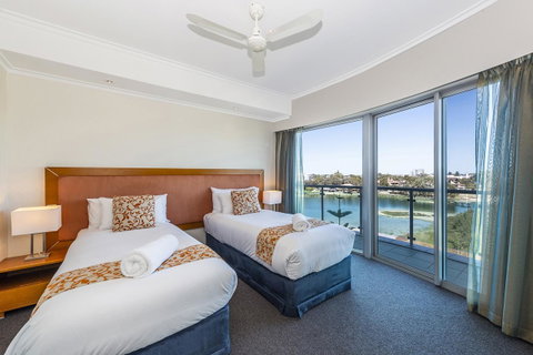 A 406 FANTASTIC OCEAN BEACH And MARINA VIEW APT - MANDURAH - Accommodation Redcliffe 17