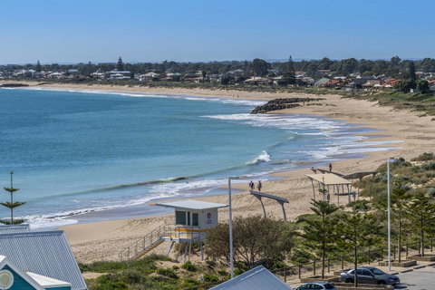 A 406 FANTASTIC OCEAN BEACH And MARINA VIEW APT - MANDURAH - Accommodation Redcliffe 5