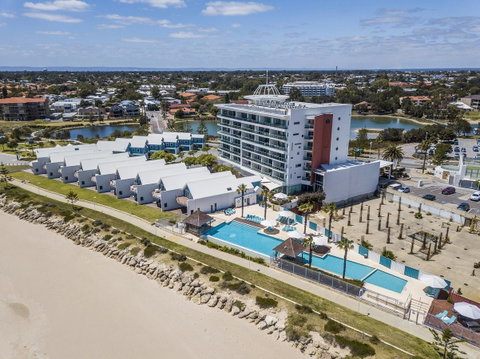 A 406 FANTASTIC OCEAN BEACH And MARINA VIEW APT - MANDURAH - Accommodation Redcliffe 7