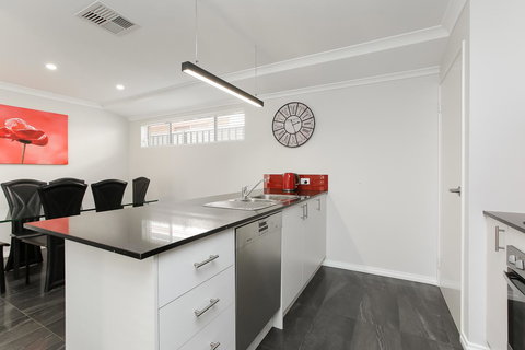 Perth Comfy Stays - Accommodation Redcliffe 14