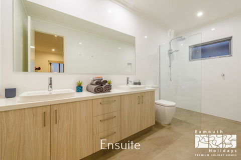20 Madaffari Drive - Accommodation Redcliffe 9