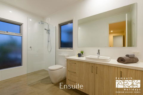 20 Madaffari Drive - Accommodation Redcliffe 12