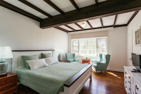 Elliot House - Accommodation Redcliffe 11