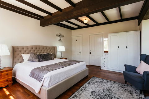 Elliot House - Accommodation Redcliffe 12