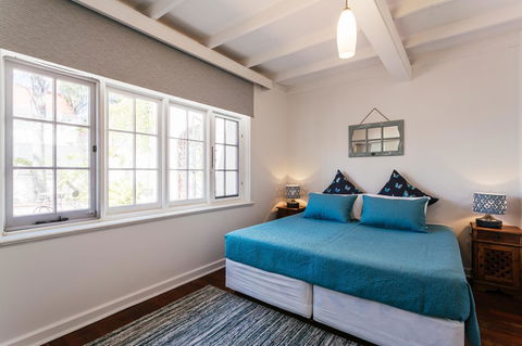 Elliot House - Accommodation Redcliffe 9