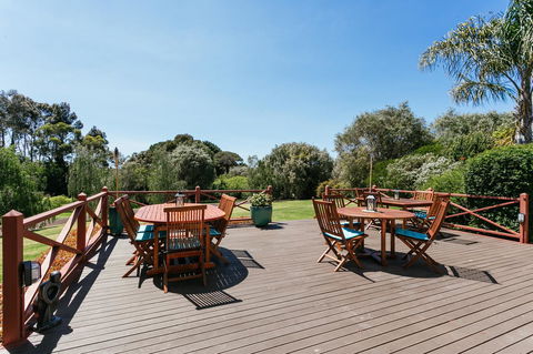 Elliot House - Accommodation Redcliffe 2