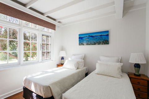 Elliot House - Accommodation Redcliffe 5
