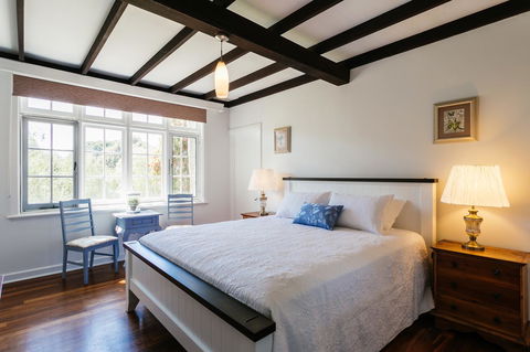 Elliot House - Accommodation Redcliffe 0