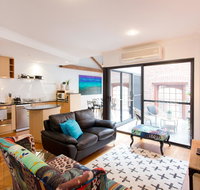 Windows on Pakenham - Accommodation Redcliffe