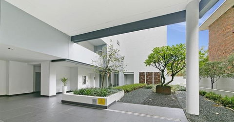 Scene Apartment 11 - Accommodation Redcliffe 27