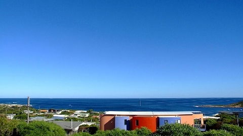 Tru Blu - Enjoy Sweeping 180 Degree Views Of Gracetown In This Modern Family Beach House - Accommodation Redcliffe 7