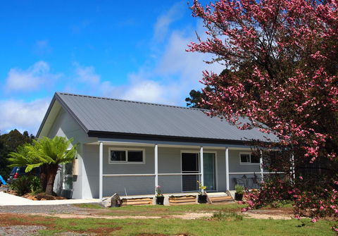 Erriba House - Accommodation Redcliffe 3