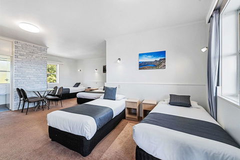 Coach House Launceston - Accommodation Redcliffe 7