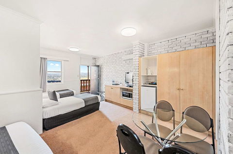 Coach House Launceston - Accommodation Redcliffe 8