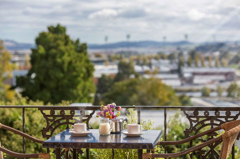 Coach House Launceston - Accommodation Redcliffe 27