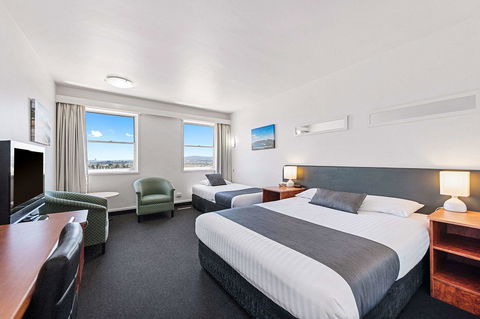 Coach House Launceston - Accommodation Redcliffe 4