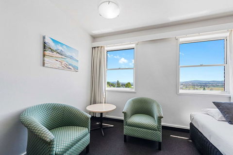 Coach House Launceston - Accommodation Redcliffe 18