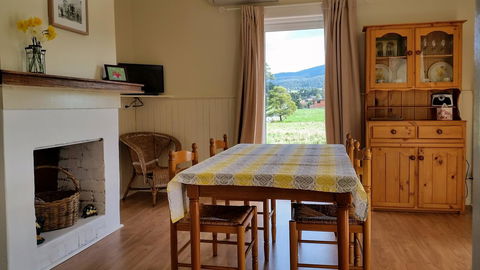 The Manager\'s Cottage - Accommodation Redcliffe 8