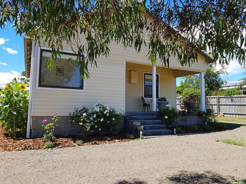 The Manager\'s Cottage - Accommodation Redcliffe 0