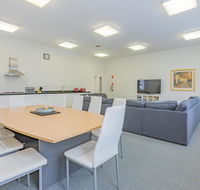 4 Bedroom House - Hobart CBD - Free Parking - Accommodation Redcliffe