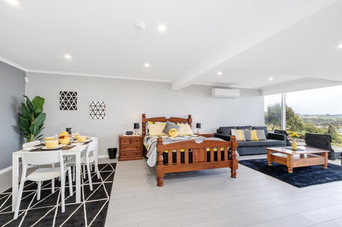 Views Forever - Devonport - Accommodation Redcliffe 3
