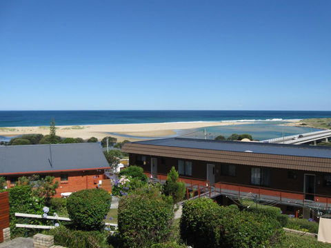 Blue Seas Holiday Villas - Accommodation Redcliffe 0