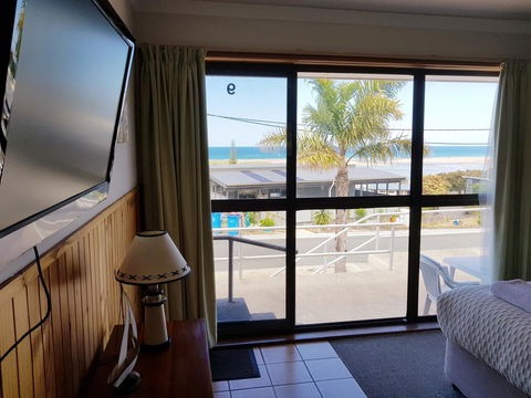 Blue Seas Holiday Villas - Accommodation Redcliffe 43