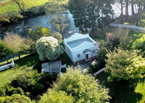 Forth River Cottage - Accommodation Redcliffe 0