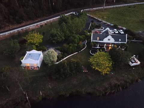 Forth River Cottage - Accommodation Redcliffe 2