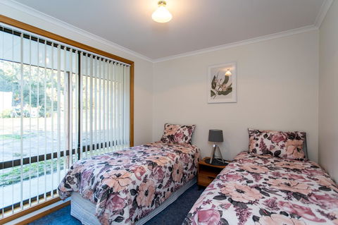 Acton Park Holiday Units - Accommodation Redcliffe 5