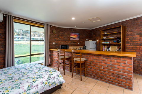 Acton Park Holiday Units - Accommodation Redcliffe 17