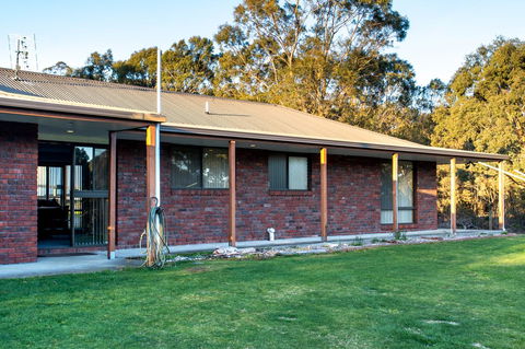 Acton Park Holiday Units - Accommodation Redcliffe 1