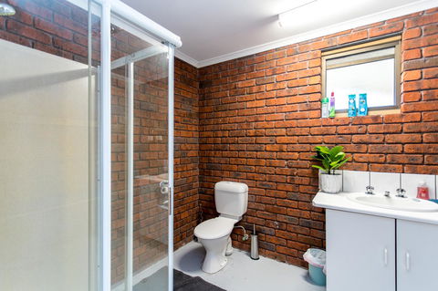 Acton Park Holiday Units - Accommodation Redcliffe 14