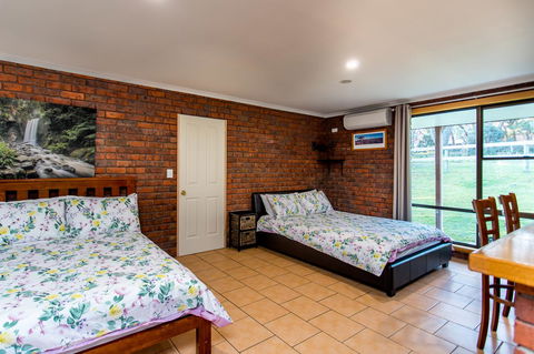 Acton Park Holiday Units - Accommodation Redcliffe 11