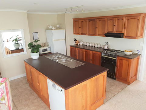 Garden By The Beach - Gateway To The East Coast, Close To Airport - Accommodation Redcliffe 1