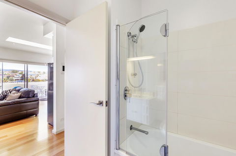 Bellerive Marina View Apartments NO 27 - Accommodation Redcliffe 11