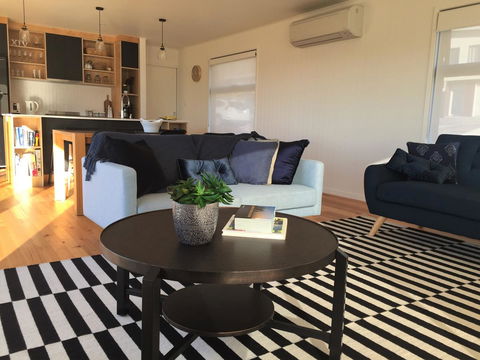 Beach House XIV - Accommodation Redcliffe 7